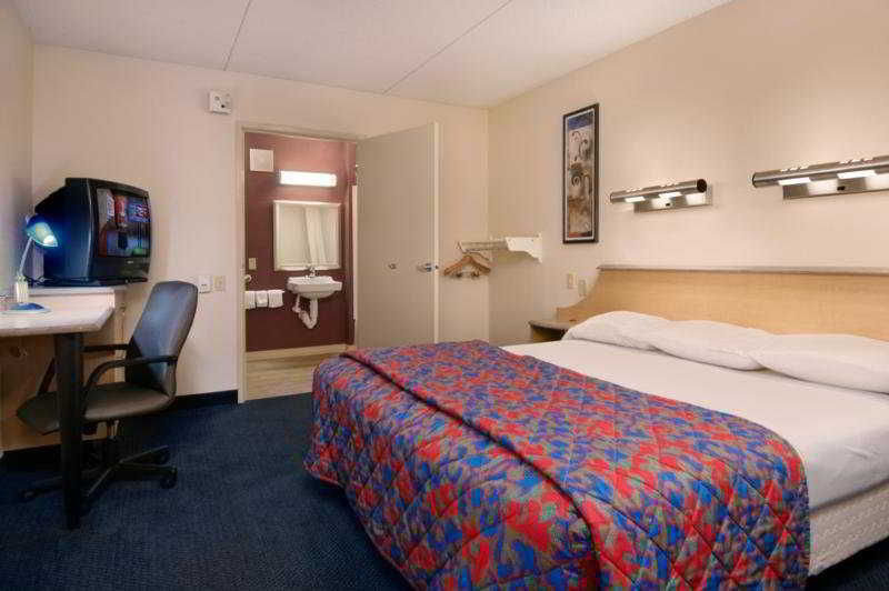 Red Roof Inn Jacksonville Airport Room photo
